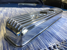 Load image into Gallery viewer, Buick nailhead star valve cover pair