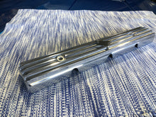 Load image into Gallery viewer, Buick nailhead star spark plug covers pair