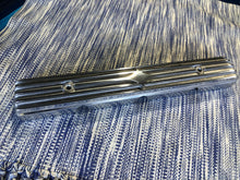 Load image into Gallery viewer, Buick nailhead star spark plug covers pair