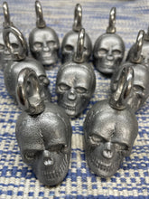 Load image into Gallery viewer, Skull keyring cast
