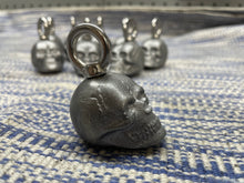 Load image into Gallery viewer, Skull keyring cast
